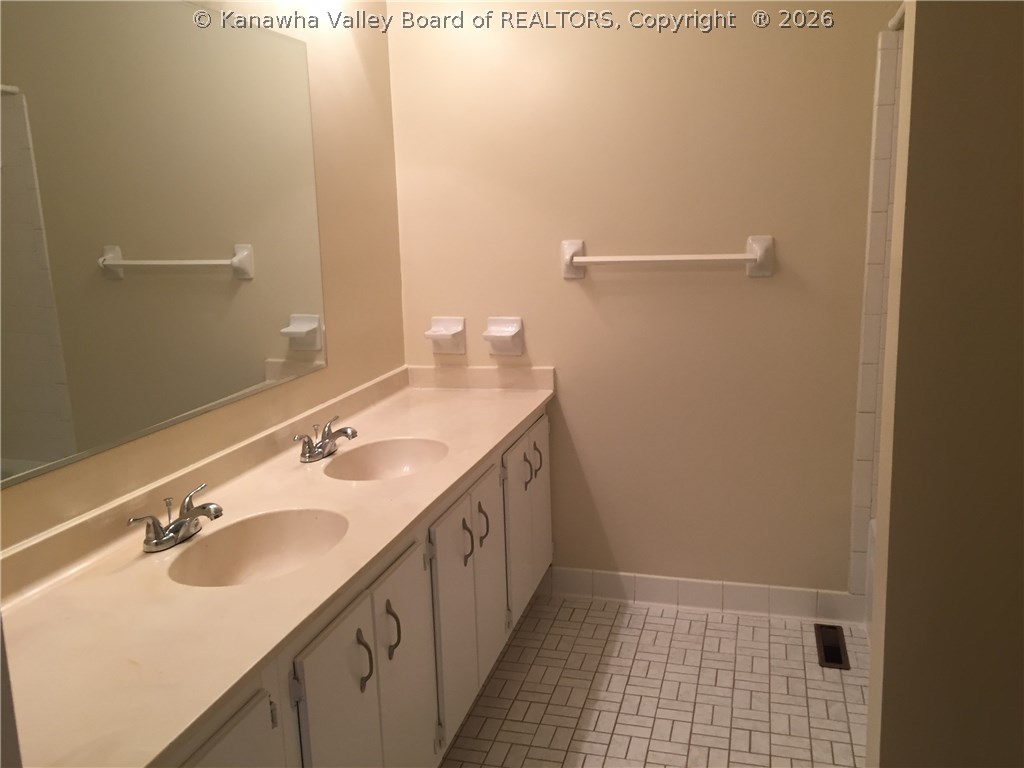 403 Powderhorn Road Charleston, WV 25314 - Photo 19 of 21 master bath. double bowl sink