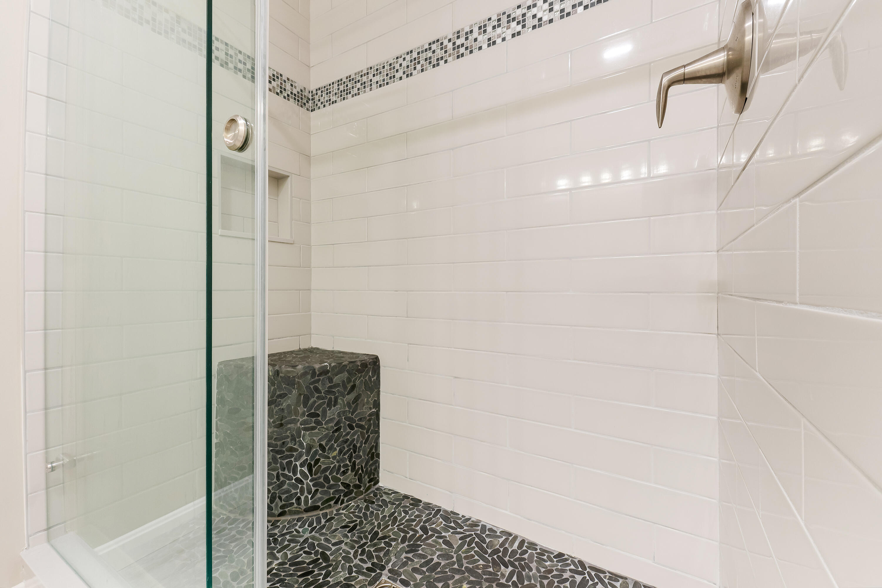 9 Long Beach Avenue, Unit 12 York, ME 03909 - Photo 28 of 34 Primary Master Suite Bath