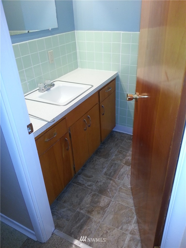 207 Silverbrook Road Randle, WA 98377 - Photo 8 of 10 a bathroom with a sink and mirror