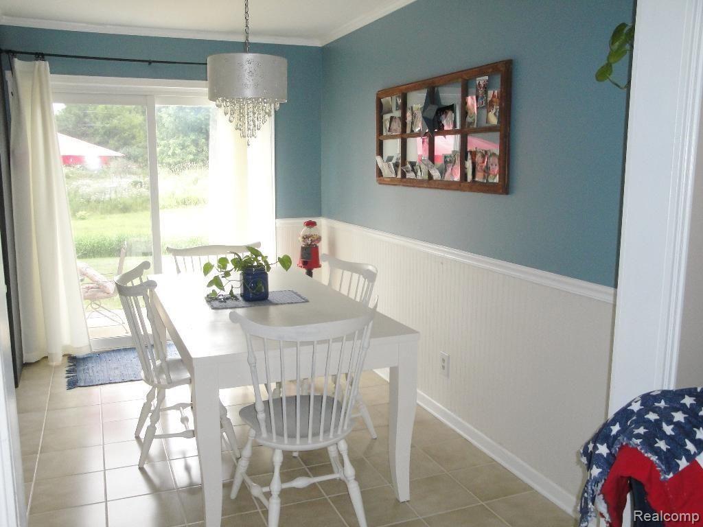 67976 Van Dyke Road, Unit 10 Washington, MI 48095 - Photo 6 of 18 #6 Eating Area.jpg