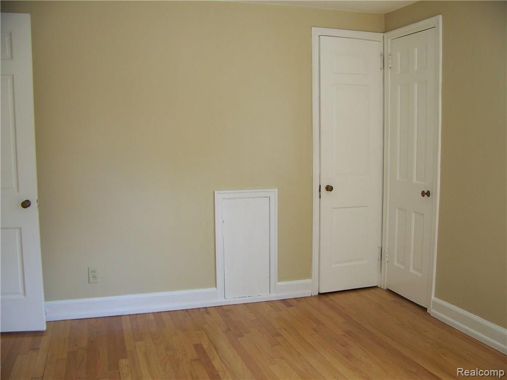 135 Maplefield Road Pleasant Ridge, MI 48069 - Photo 22 of 35 2ND BEDROOM - NOT ONE, BUT TWO CLOSETS