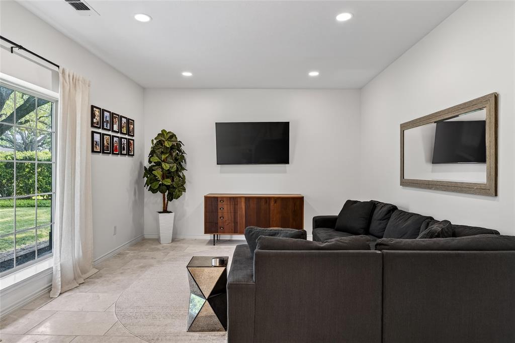 7108 Hunters Ridge Drive Dallas, TX 75248 - Photo 8 of 40