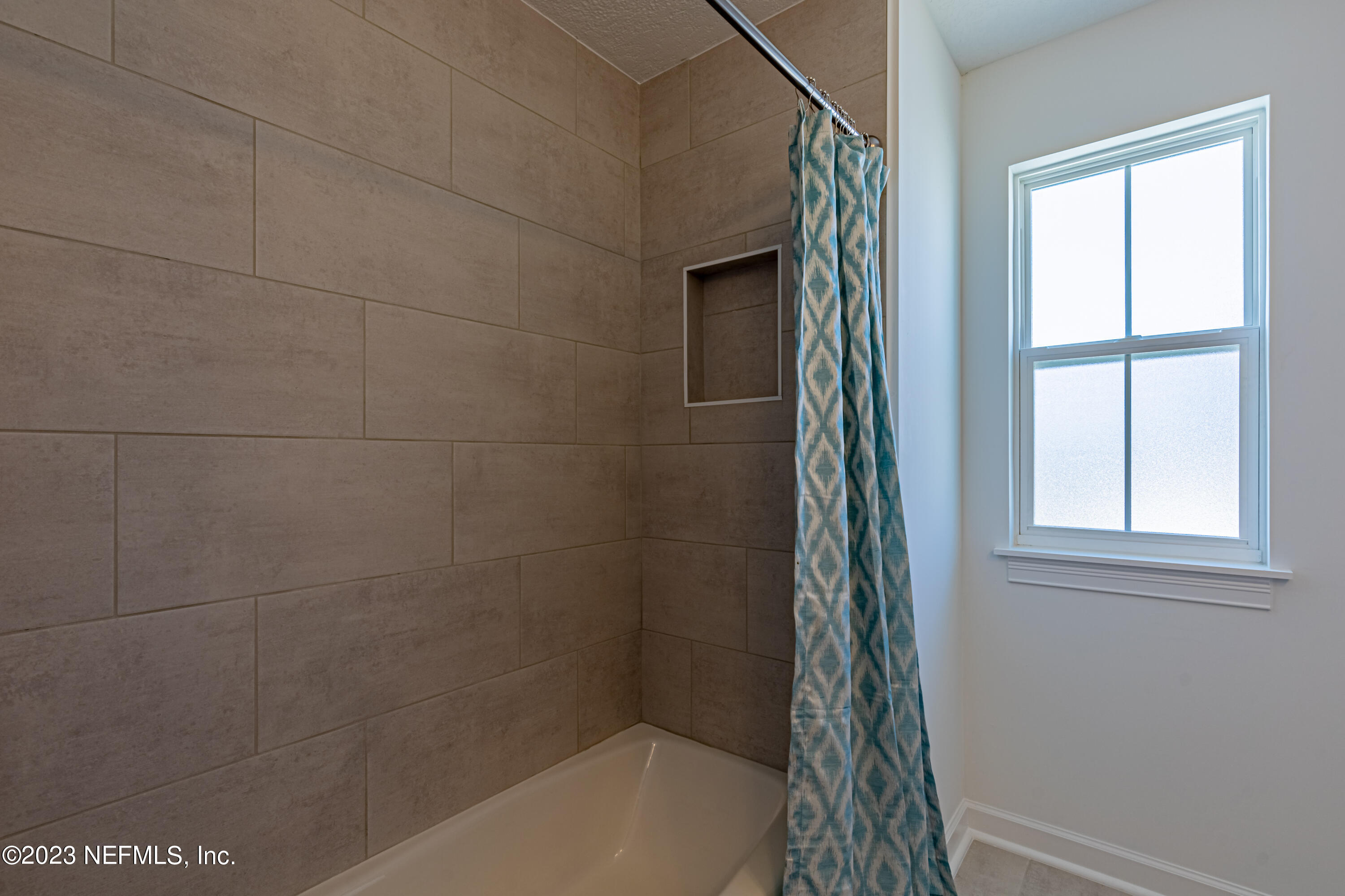 3093 Orange Picker Road Jacksonville, FL 32223 - Photo 33 of 39 a bathroom with a bathtub and shower