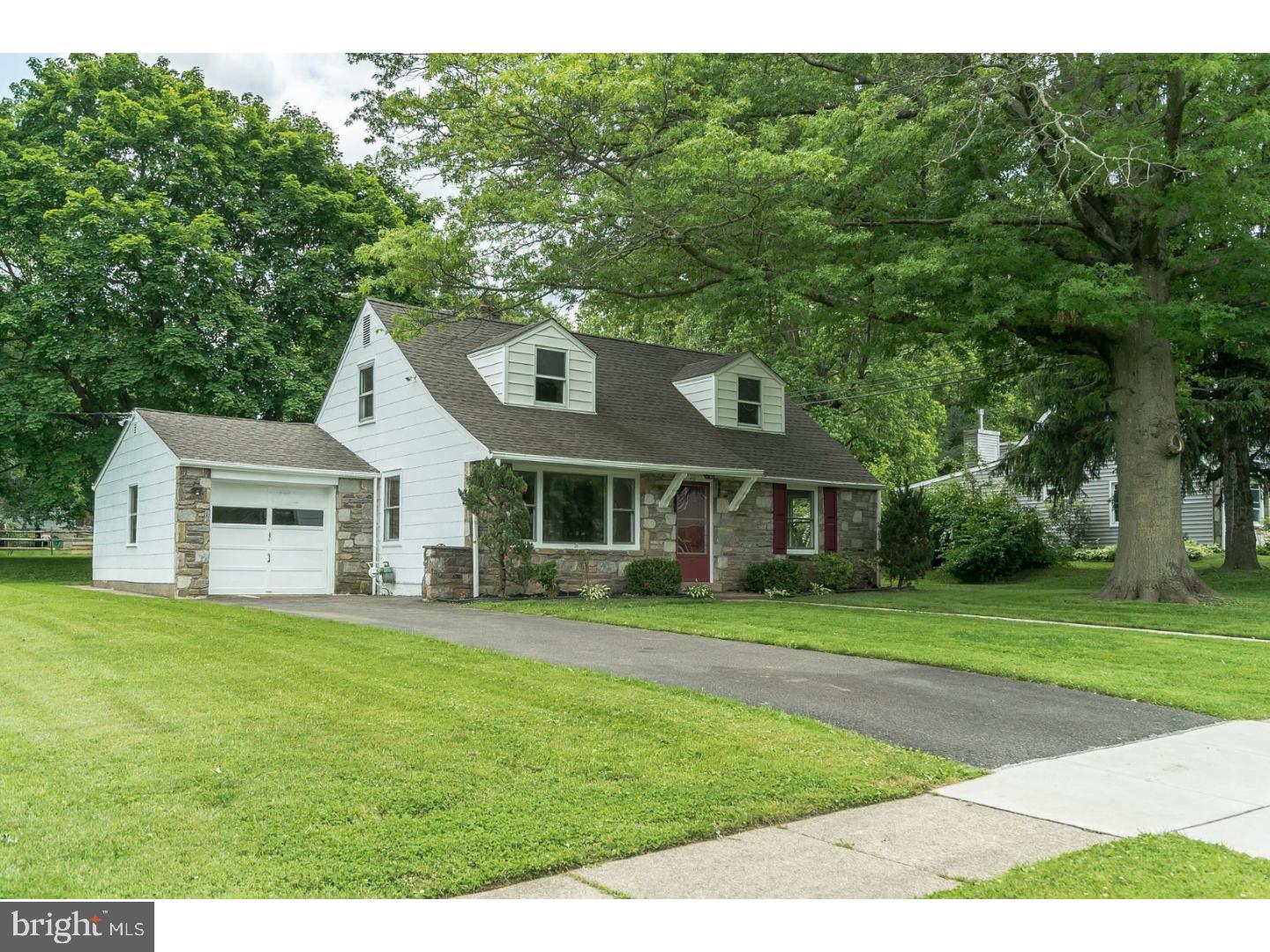 410 Suffolk Road Flourtown, PA 19031 - Photo 3 of 21