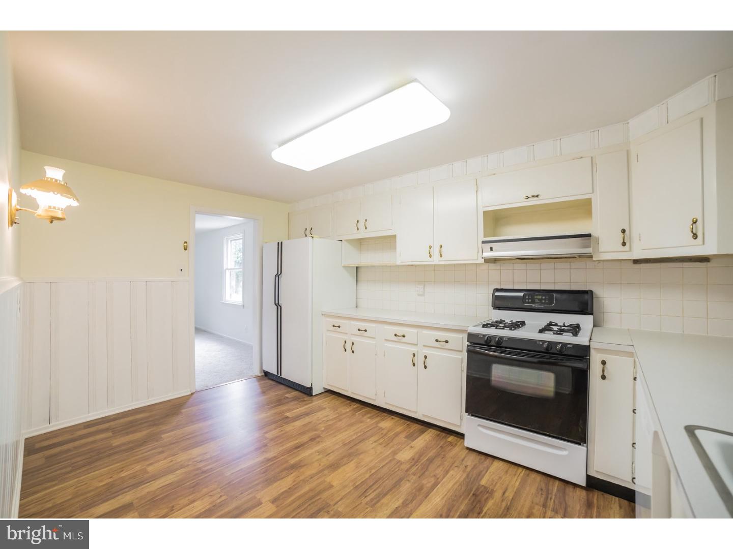 410 Suffolk Road Flourtown, PA 19031 - Photo 9 of 21