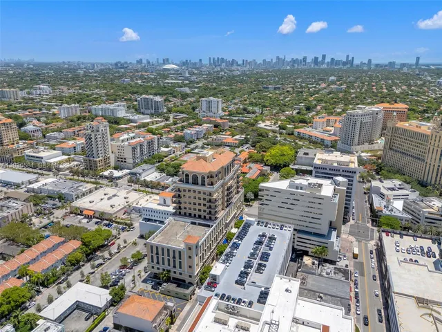 $2,300,000 | 446 Madeira Avenue, Coral Gables, FL 33134