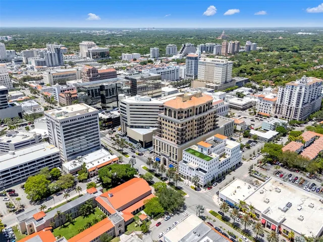 $2,300,000 | 446 Madeira Avenue, Coral Gables, FL 33134