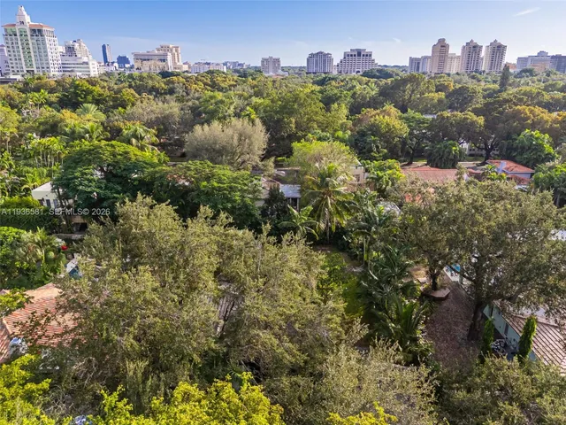 $2,300,000 | 446 Madeira Avenue, Coral Gables, FL 33134