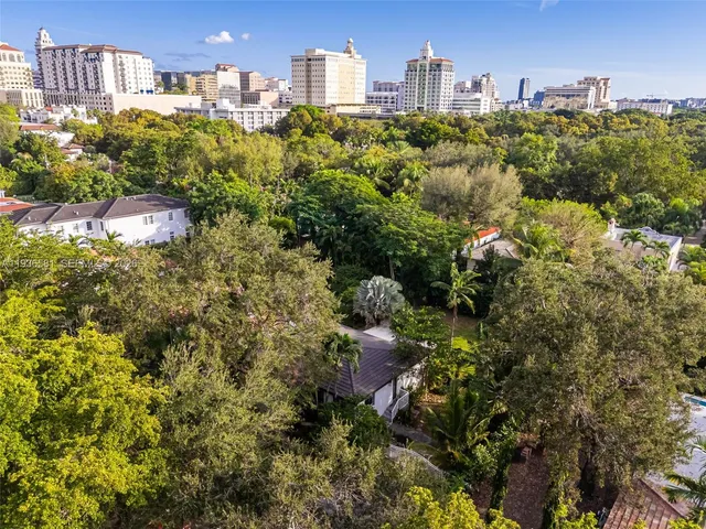 $2,300,000 | 446 Madeira Avenue, Coral Gables, FL 33134