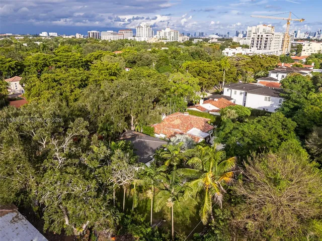 $2,300,000 | 446 Madeira Avenue, Coral Gables, FL 33134