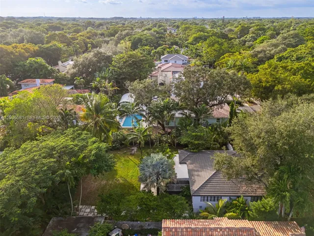 $2,300,000 | 446 Madeira Avenue, Coral Gables, FL 33134