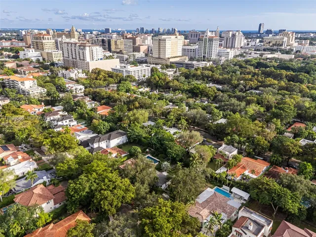 $2,300,000 | 446 Madeira Avenue, Coral Gables, FL 33134