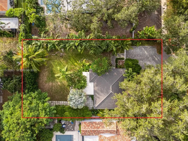 $2,300,000 | 446 Madeira Avenue, Coral Gables, FL 33134