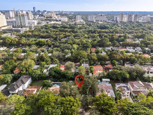 $2,300,000 | 446 Madeira Avenue, Coral Gables, FL 33134