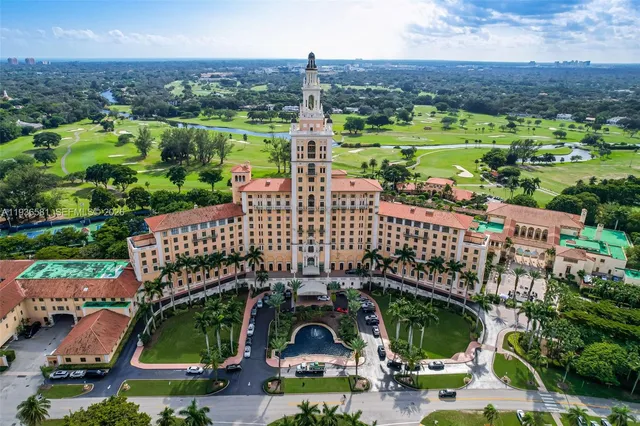 $2,300,000 | 446 Madeira Avenue, Coral Gables, FL 33134