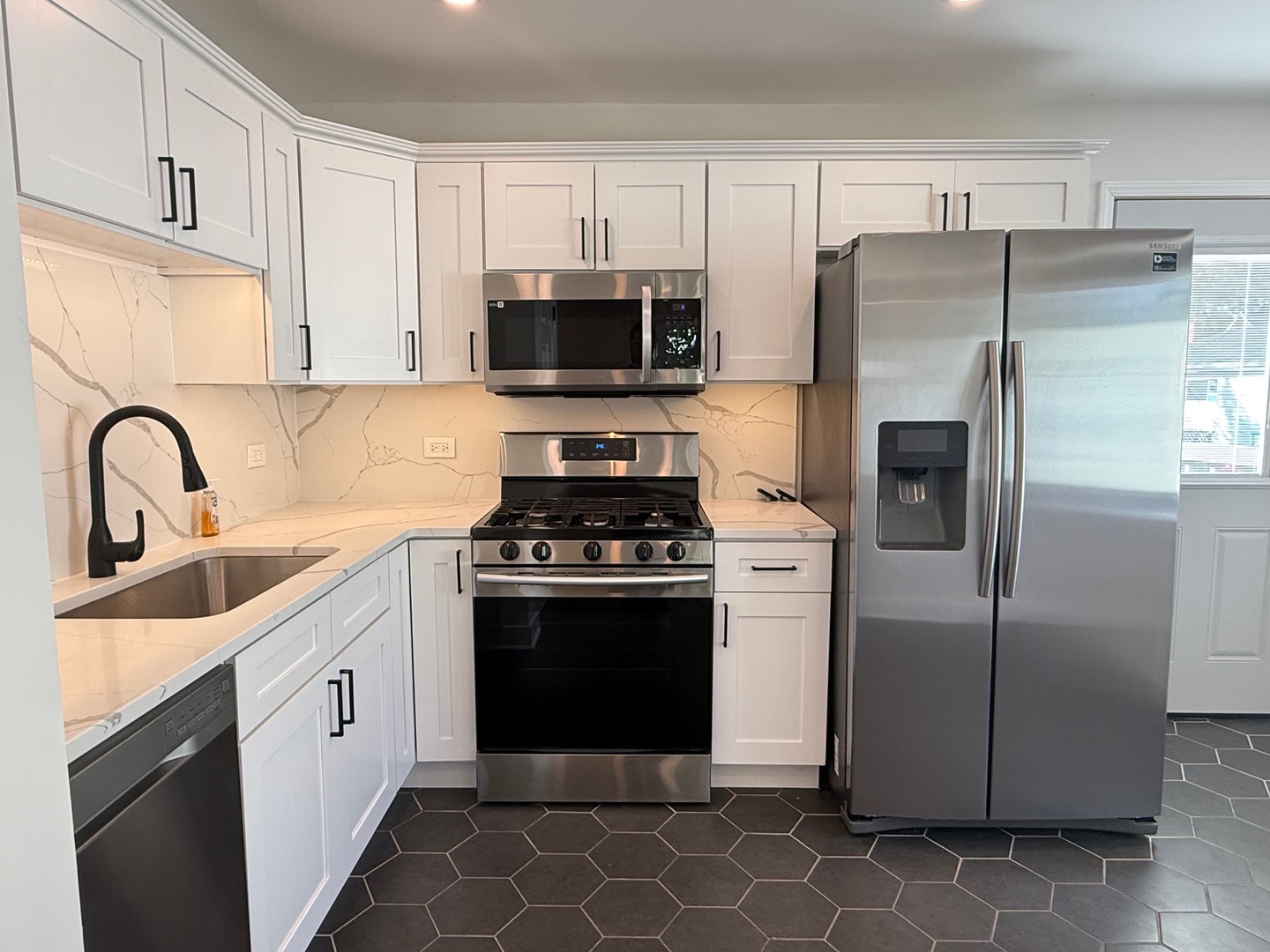 860 Spring Road Elmhurst, IL 60126 - Photo 6 of 20