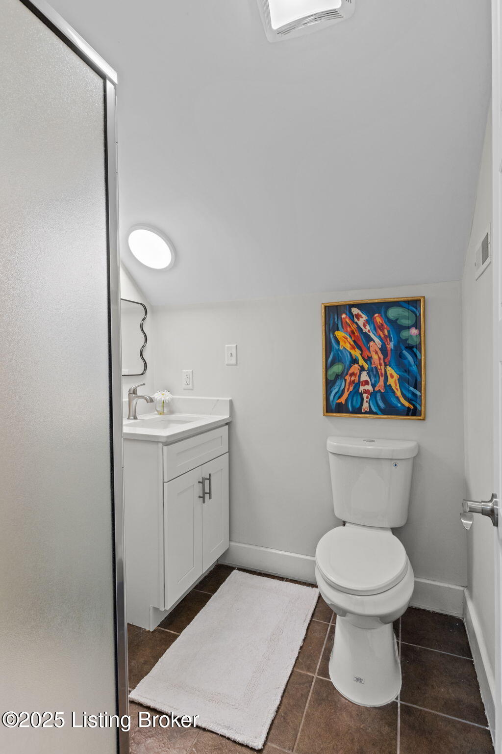99 Cross Road Louisville, KY 40204 - Photo 42 of 57 3rd floor bathroom