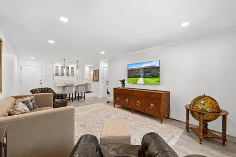 $295,000 | 1270 Wisconsin Street, Unit 211, Lake Geneva, WI 53147