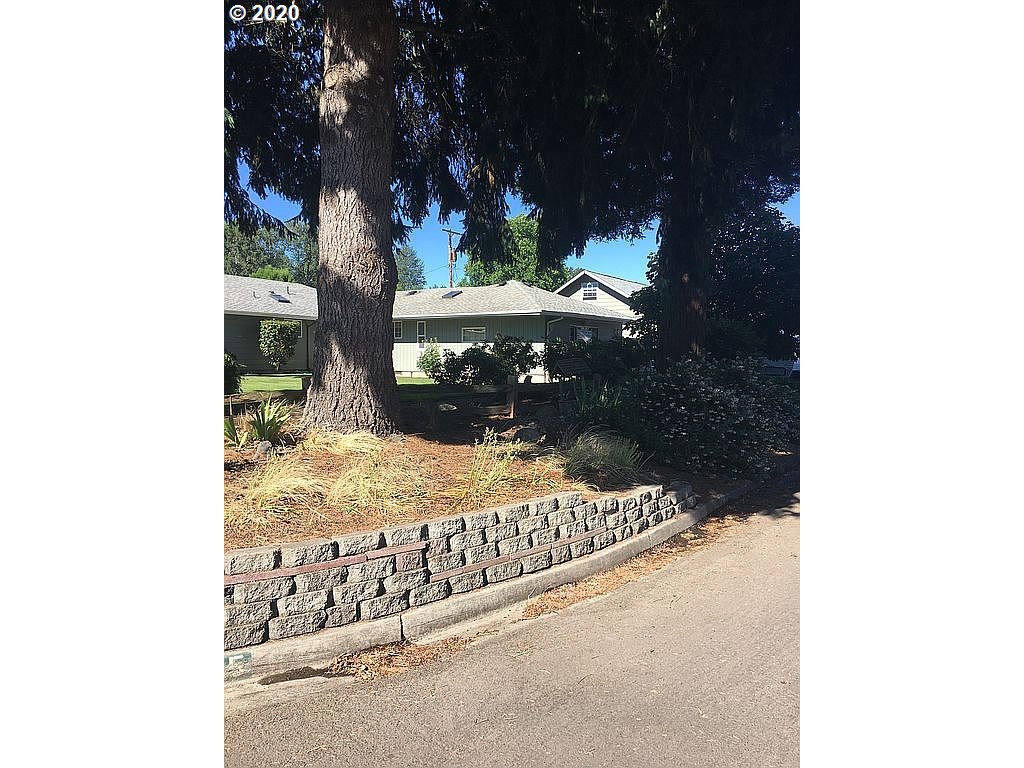 2815 Manor Drive Springfield, OR 97477 - Photo 1 of 17