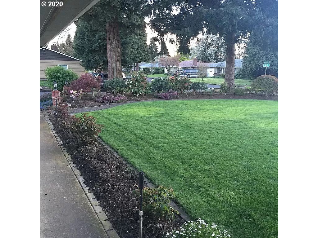 2815 Manor Drive Springfield, OR 97477 - Photo 3 of 17