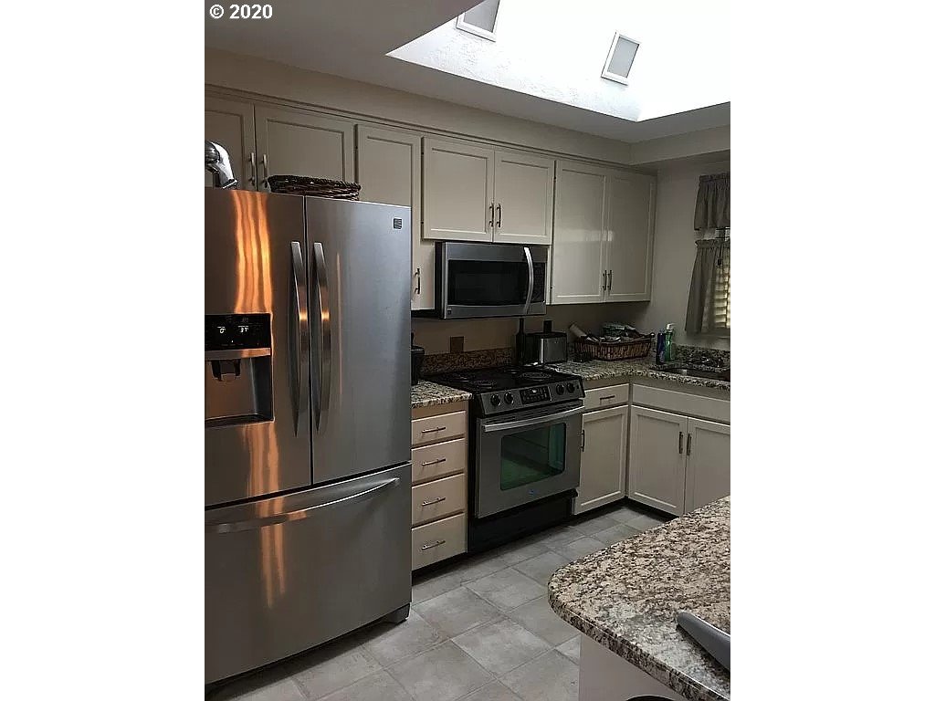 2815 Manor Drive Springfield, OR 97477 - Photo 4 of 17