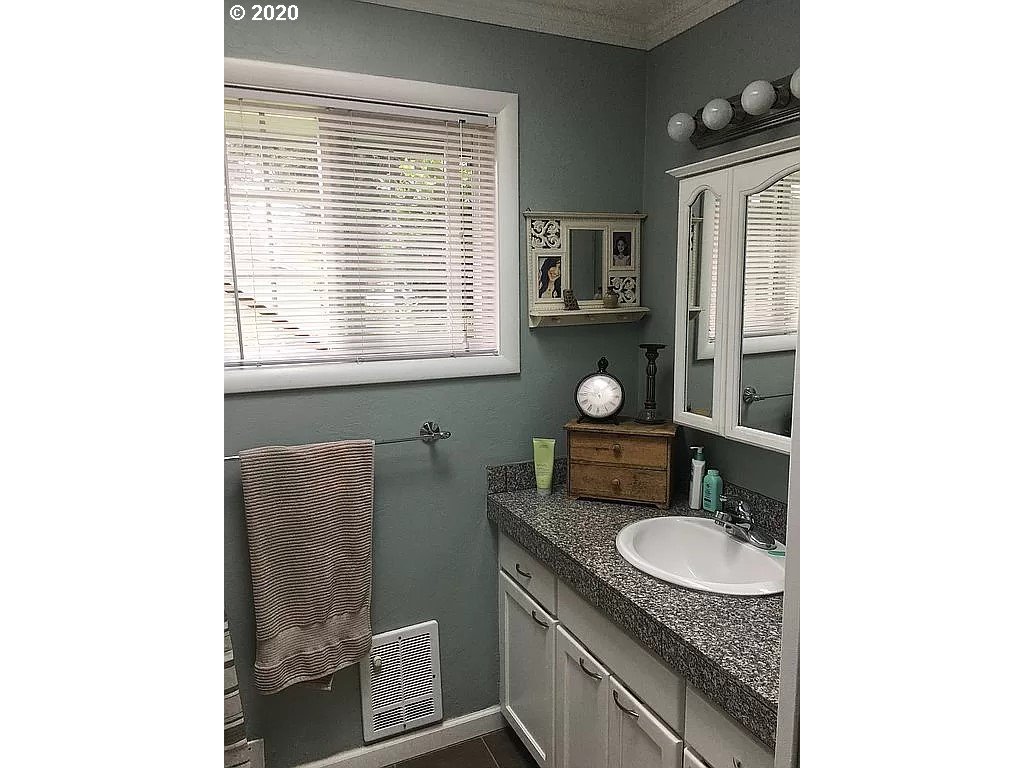 2815 Manor Drive Springfield, OR 97477 - Photo 10 of 17