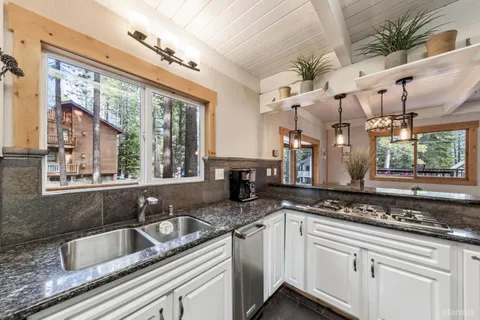$689,000 | 1586 Crystal Air Drive, South Lake Tahoe, CA 96150