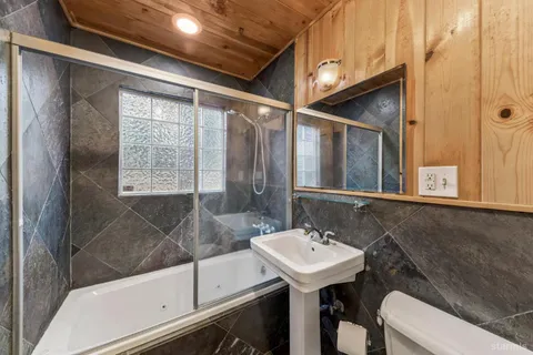 $689,000 | 1586 Crystal Air Drive, South Lake Tahoe, CA 96150