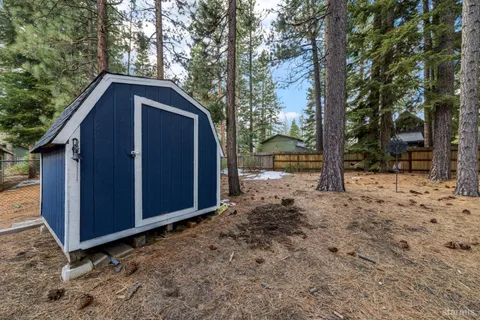 $689,000 | 1586 Crystal Air Drive, South Lake Tahoe, CA 96150