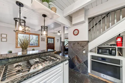 $689,000 | 1586 Crystal Air Drive, South Lake Tahoe, CA 96150