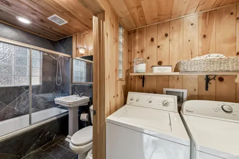 $689,000 | 1586 Crystal Air Drive, South Lake Tahoe, CA 96150