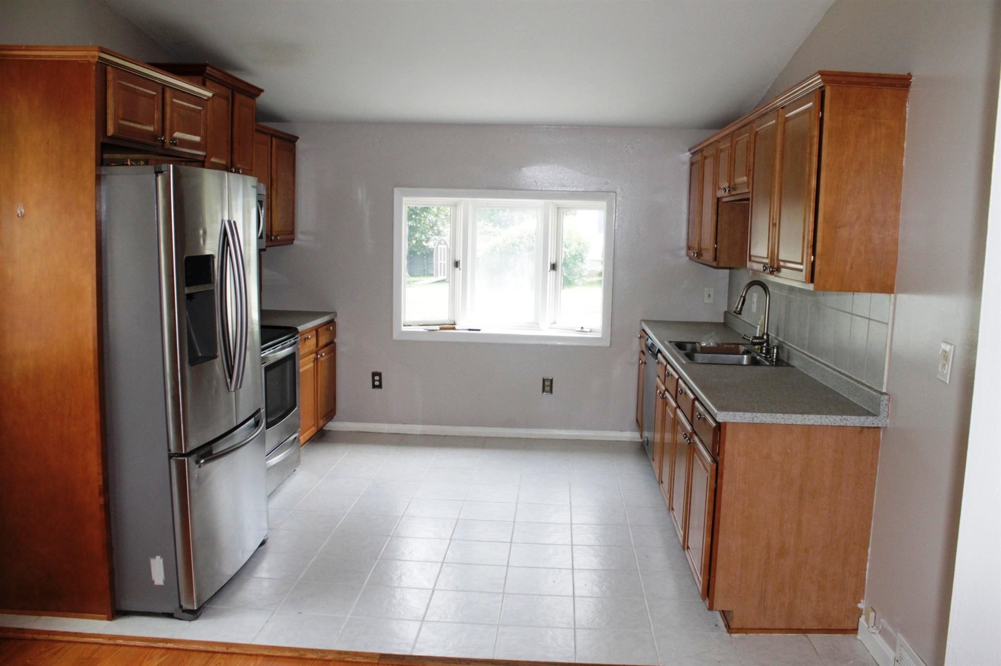 32 Chartrand Street Manchester, NH 03103 - Photo 3 of 40 Gallery Image 3