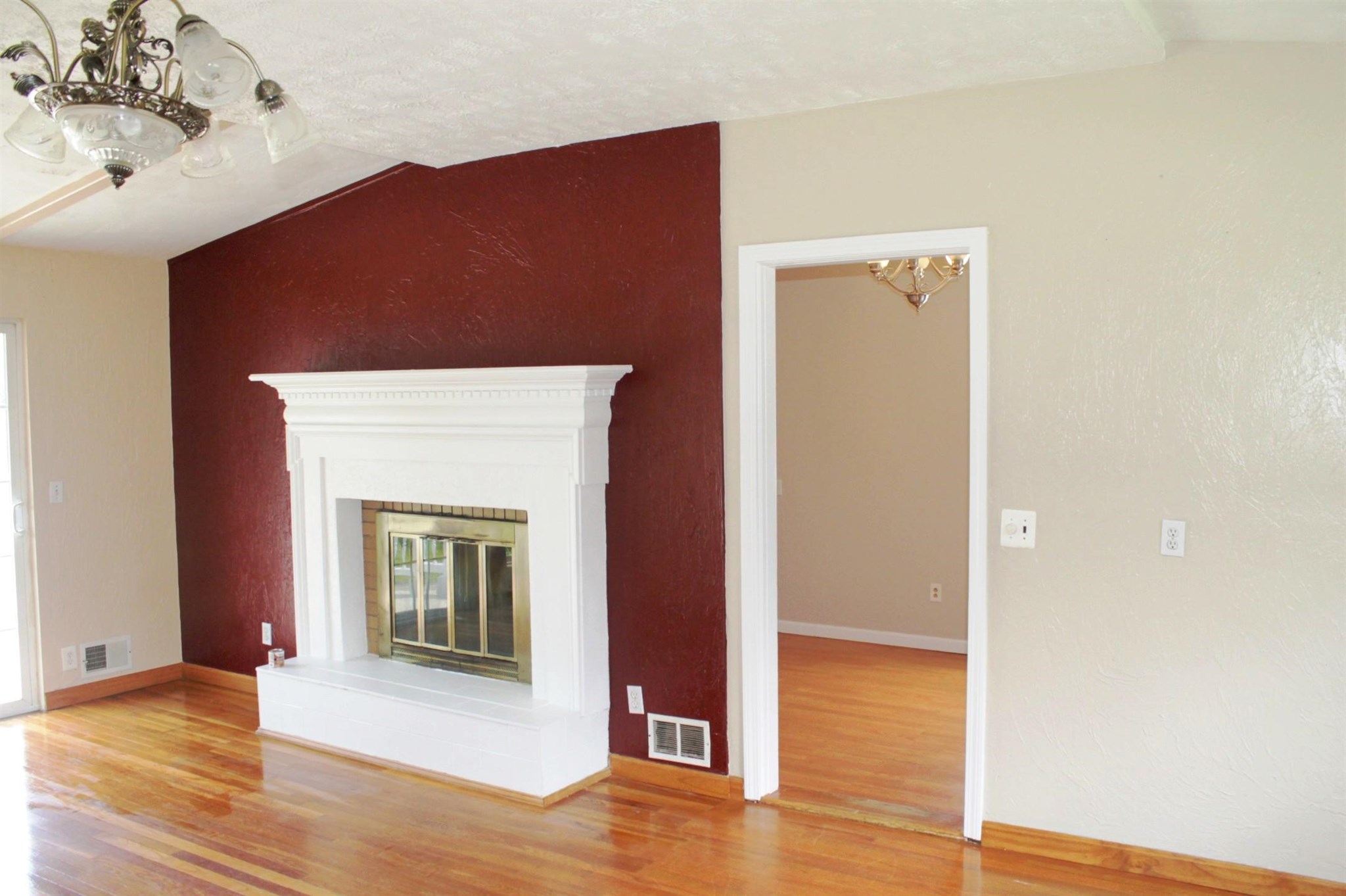 32 Chartrand Street Manchester, NH 03103 - Photo 8 of 40 Gallery Image 8