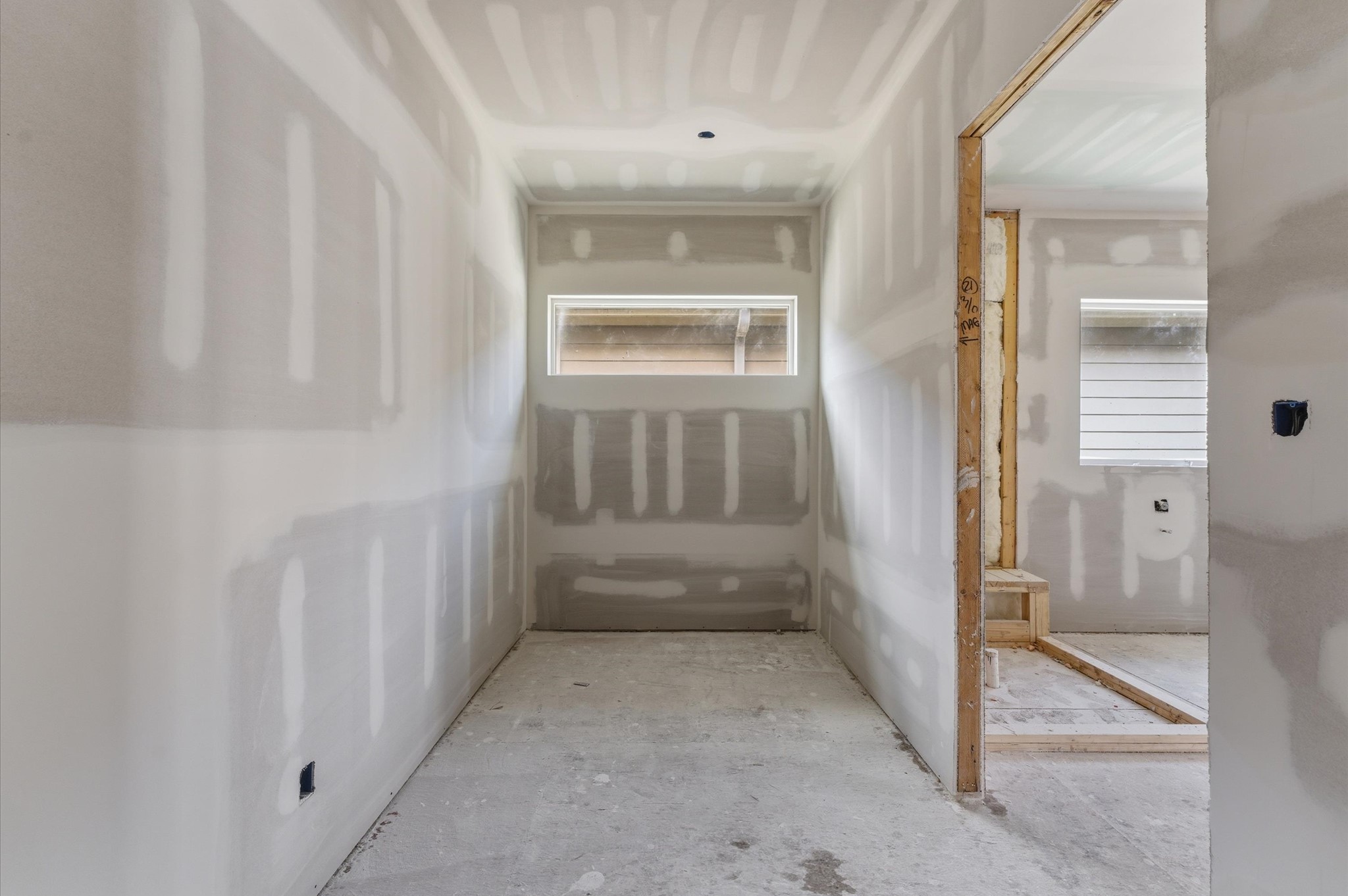 112 East 27th Street Houston, TX 77008 - Photo 15 of 43 Primary bathroom.