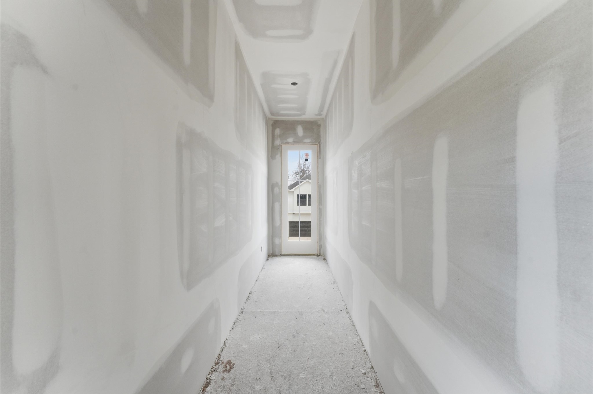 112 East 27th Street Houston, TX 77008 - Photo 16 of 43 a view of a hallway
