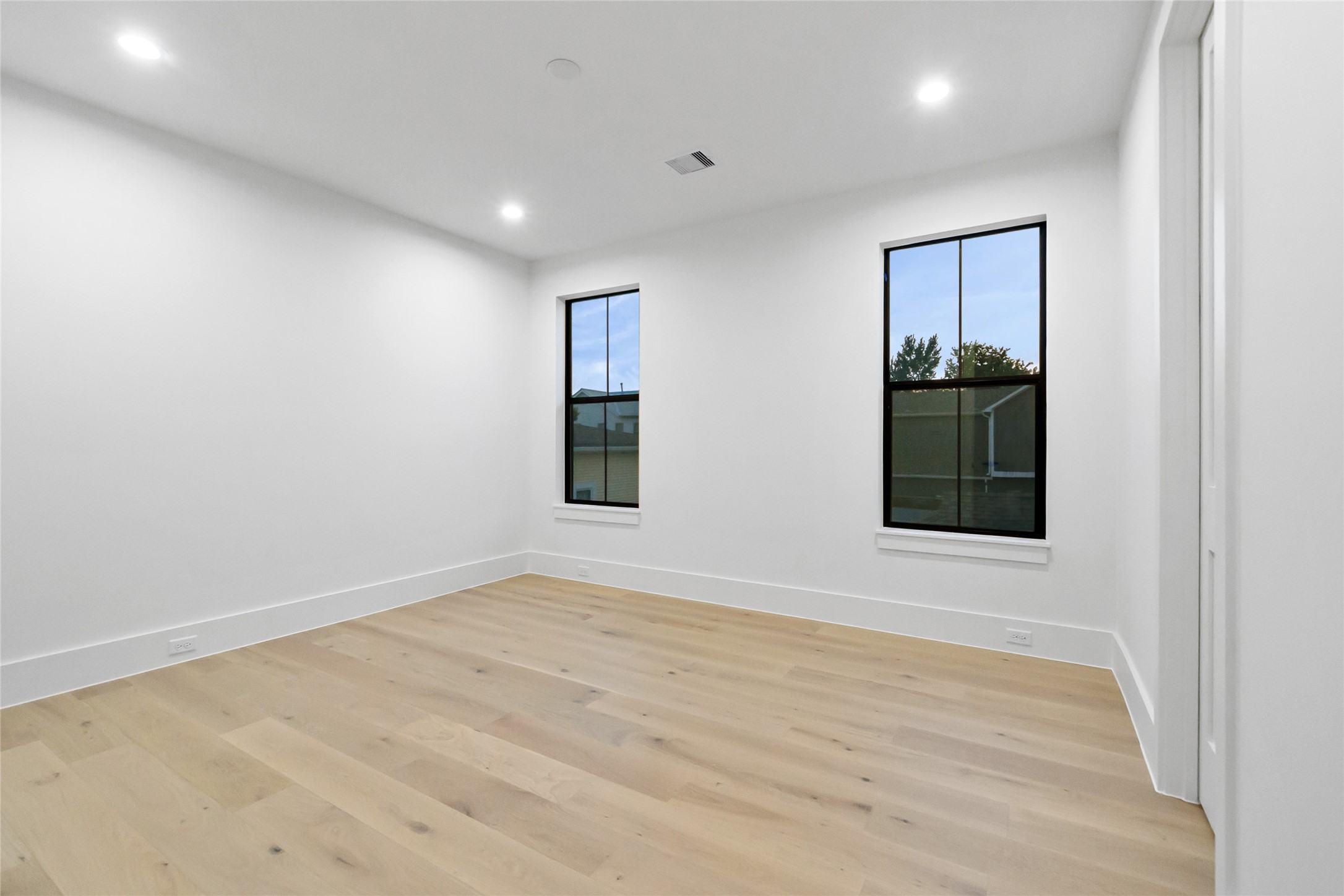 112 East 27th Street Houston, TX 77008 - Photo 39 of 43 a view of an empty room