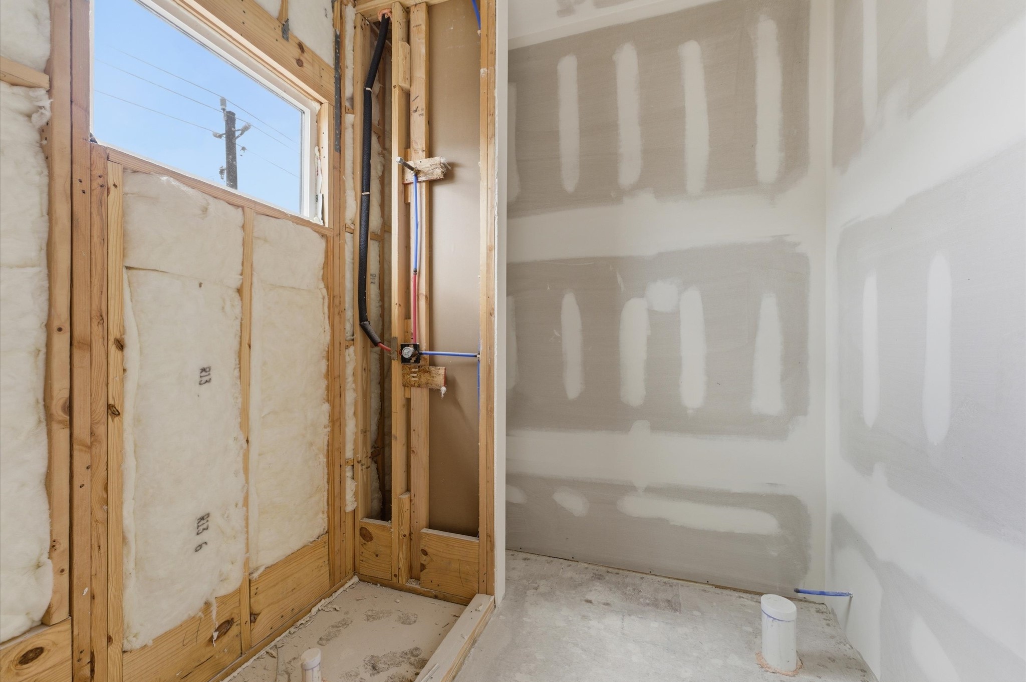 112 East 27th Street Houston, TX 77008 - Photo 22 of 43 Ensuite bathroom with shower.