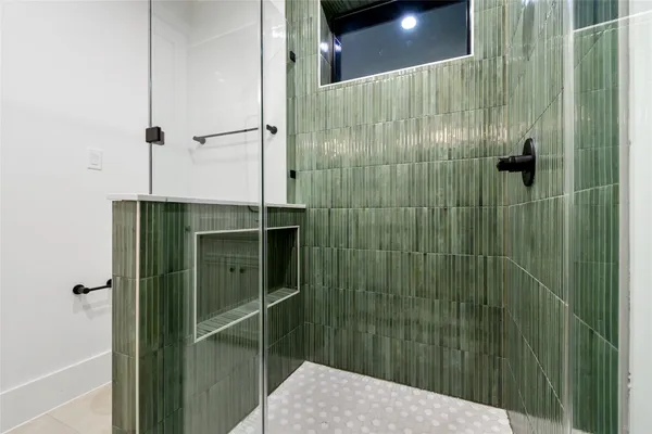 $999,990 | 112 East 27th Street, Houston, TX 77008