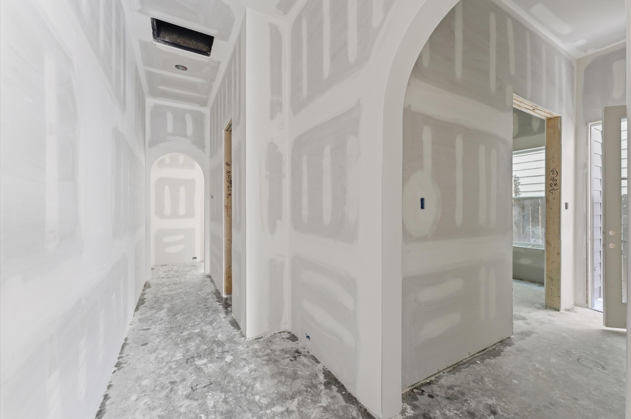 112 East 27th Street Houston, TX 77008 - Photo 6 of 43 Upon entry, you will find a guest suite or optional study located adjacent to the foyer.