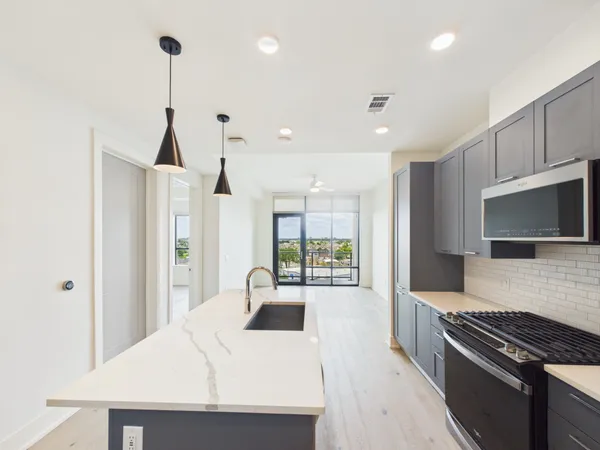 $2,669 | 929 Westcott Street, Unit 604, Houston, TX 77007