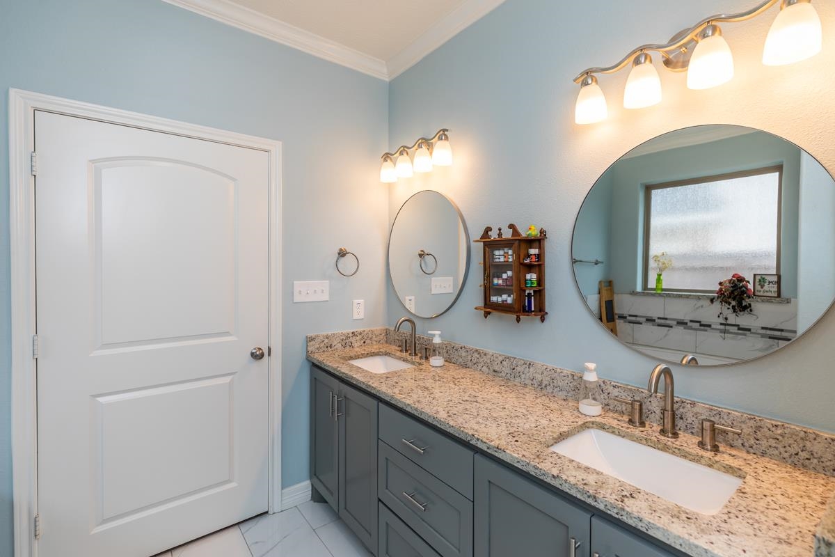 314 Long Leaf Street Silsbee, TX 77656 - Photo 18 of 31 a bathroom with a double vanity sink and a mirror