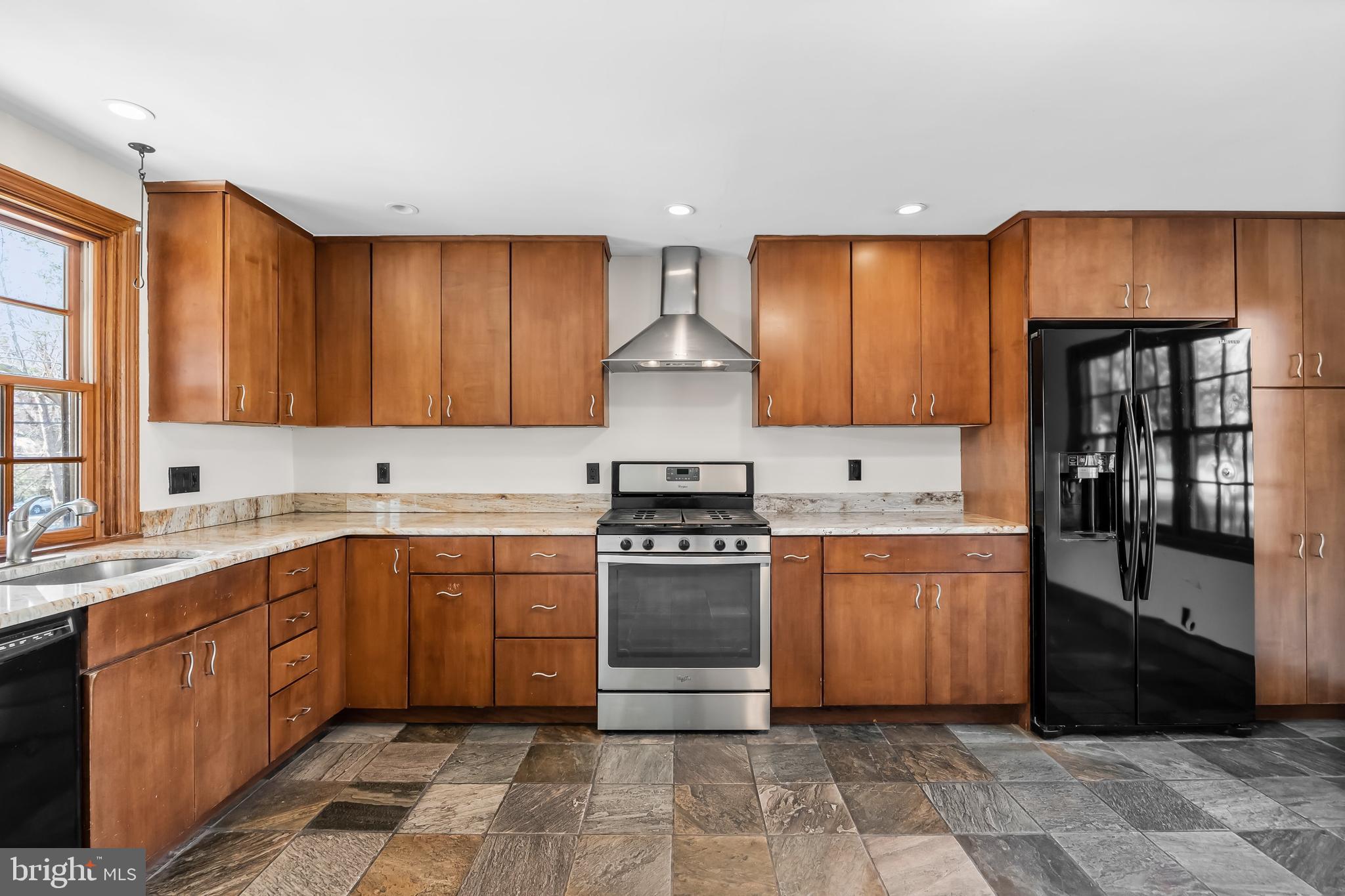 218 Pickwick Road Havertown, PA 19083 - Photo 4 of 29 Enormous eat-in kitchen