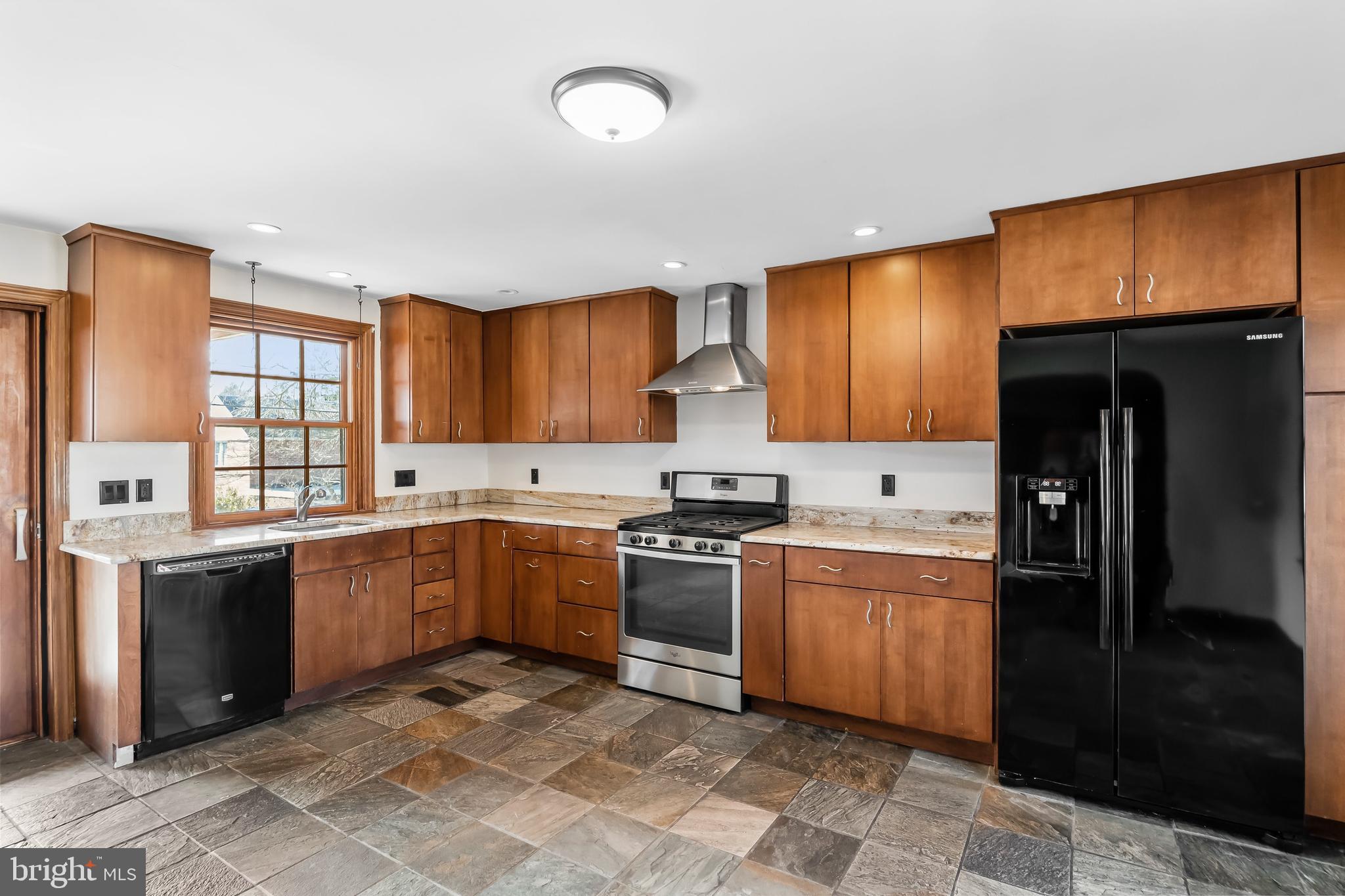 218 Pickwick Road Havertown, PA 19083 - Photo 5 of 29