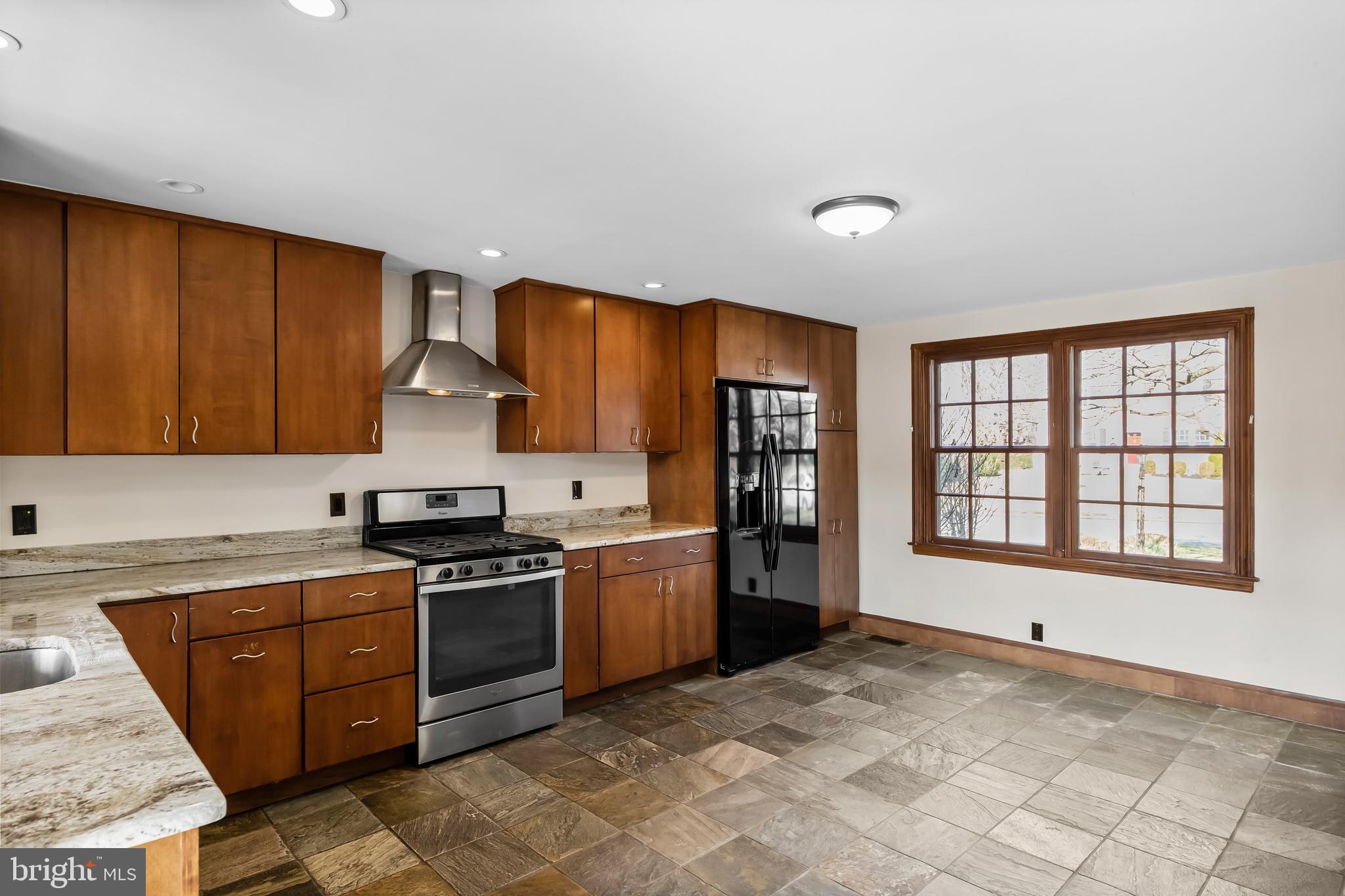 218 Pickwick Road Havertown, PA 19083 - Photo 6 of 29