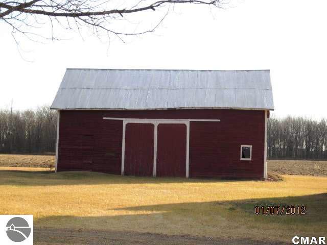 4061 Southwest County Line Road Sumner, MI 48889 - Photo 15 of 20 1771389-14.JPG
