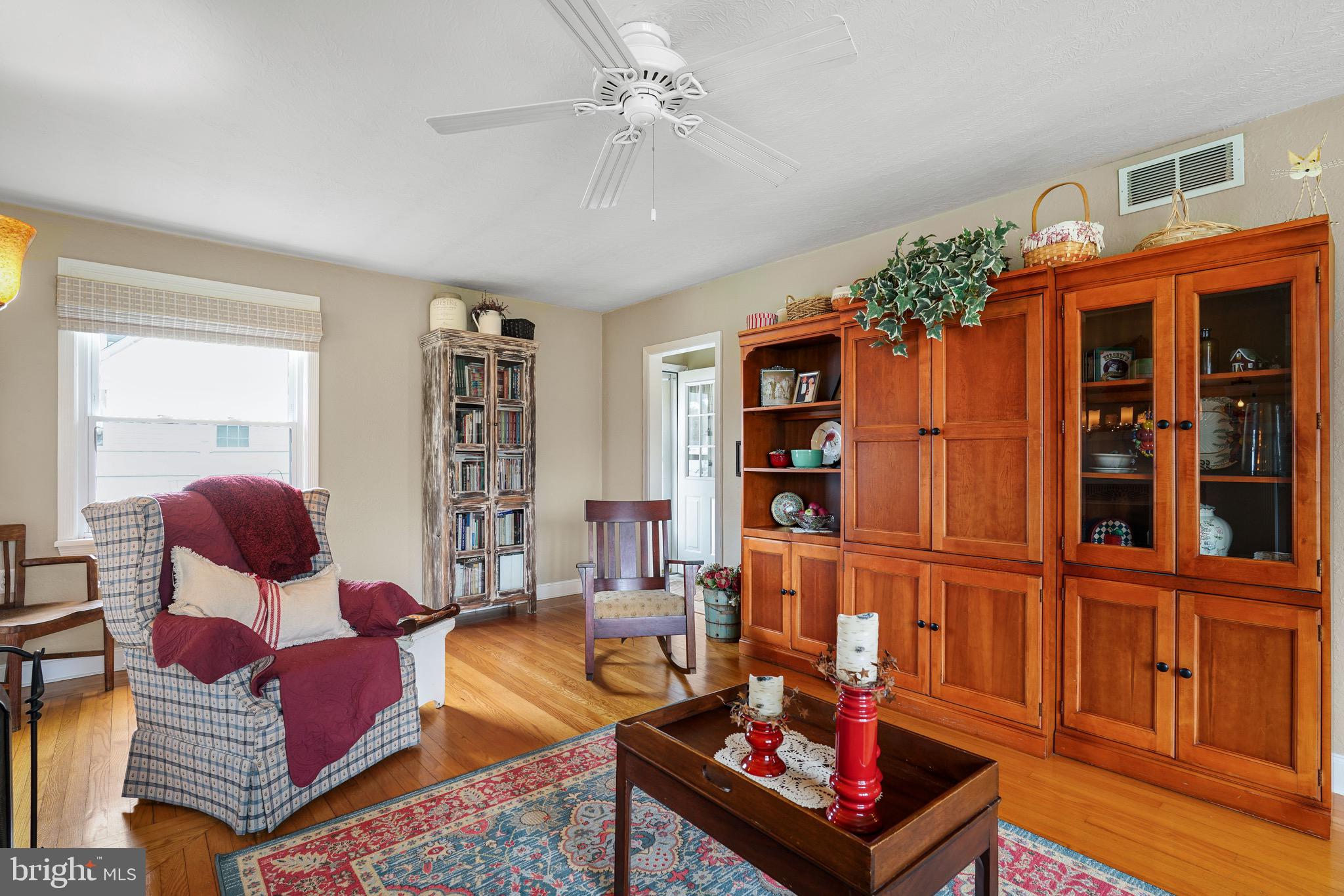 103 Roosevelt Boulevard Elkton, MD 21921 - Photo 4 of 39 Living Room