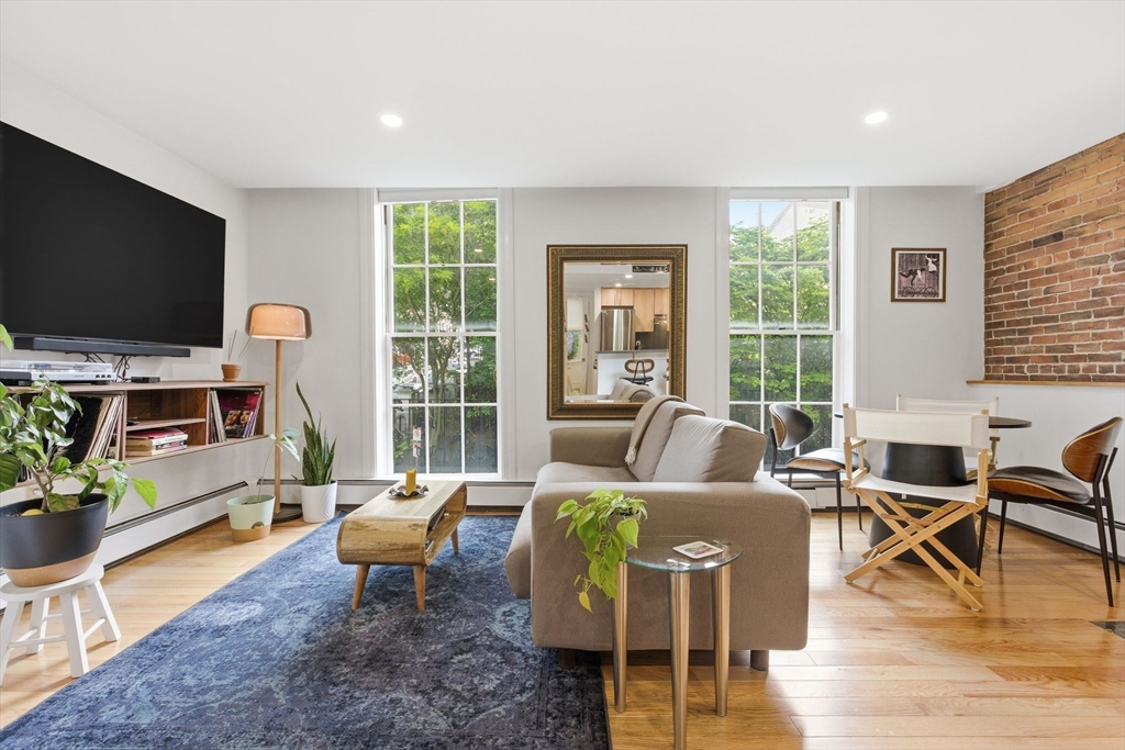 4 Derne Street, Unit 2 Boston, MA 02114 - Photo 4 of 32