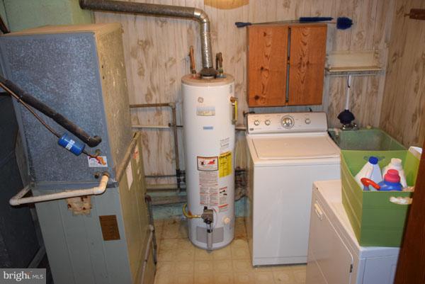 1533 Leslie Road Baltimore, MD 21222 - Photo 13 of 15 a utility room with dryer and washer