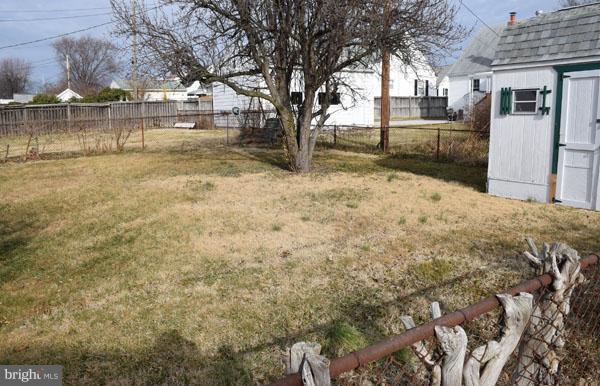 1533 Leslie Road Baltimore, MD 21222 - Photo 4 of 15 a view of a yard with a tree