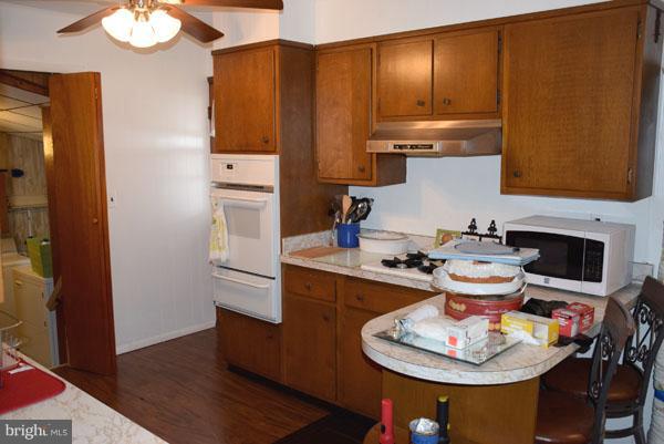 1533 Leslie Road Baltimore, MD 21222 - Photo 7 of 15 a kitchen with a appliances and cabinets